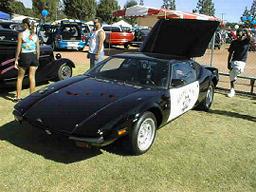 カリフォルニア州のパトカーでした。なぜここに？